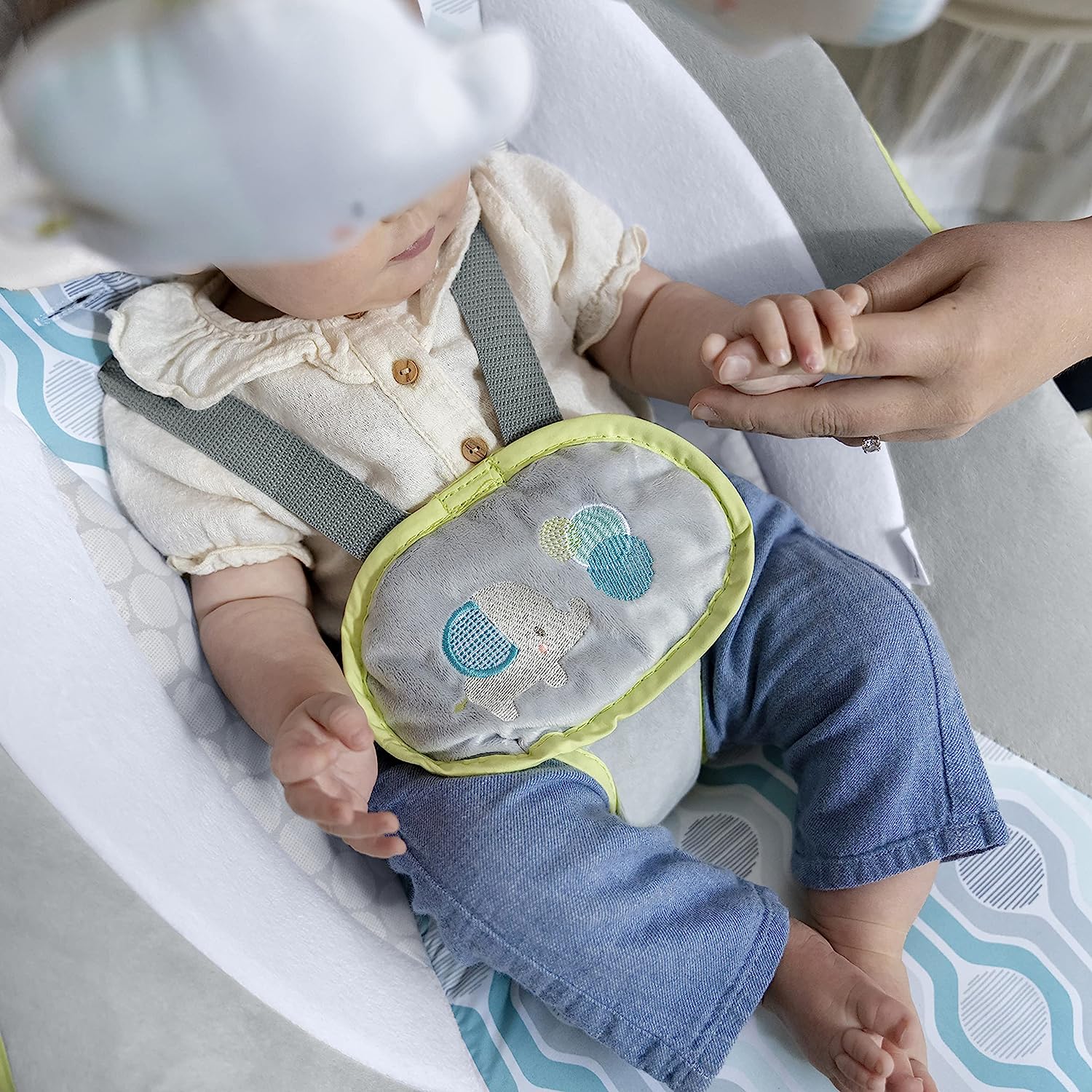 Lightweight Compact 6-Speed Multi-Direction Baby Swing, Vibrations & Nature Sounds, 0-9 Months 6-20 lbs (Pink Cassidy)