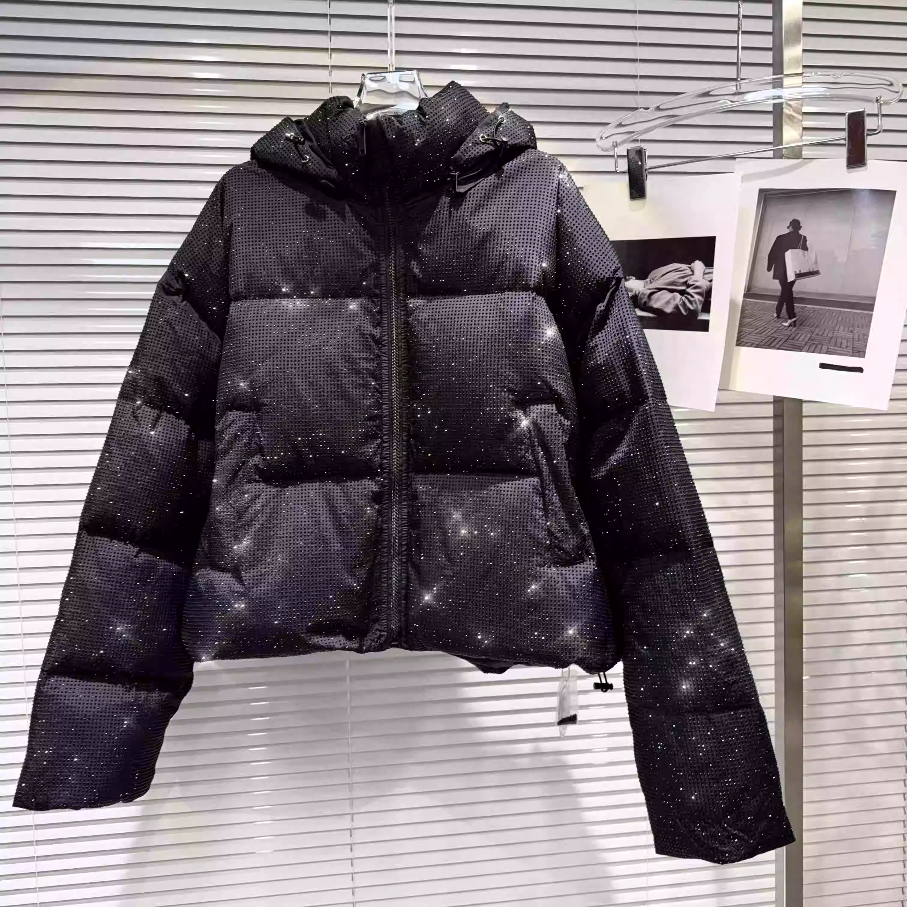 Chaqueta acolchada gruesa y pesada, abrigo con capucha de diamante completo, chaqueta cálida, nueva moda de invierno, abrigo negro elegante de manga larga de longitud media